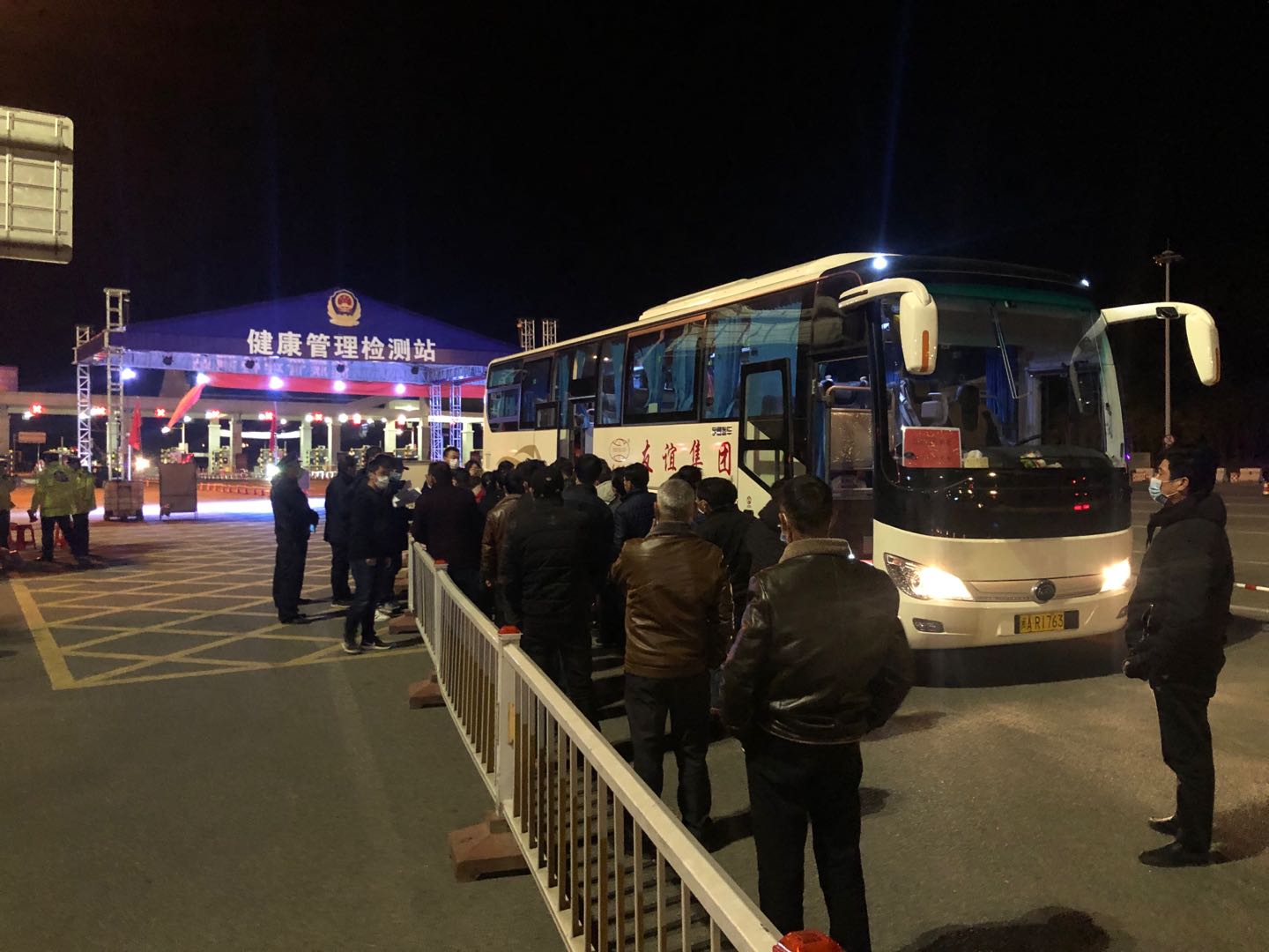 千亿国际集团专车行动，，，，，江西籍员工返融！